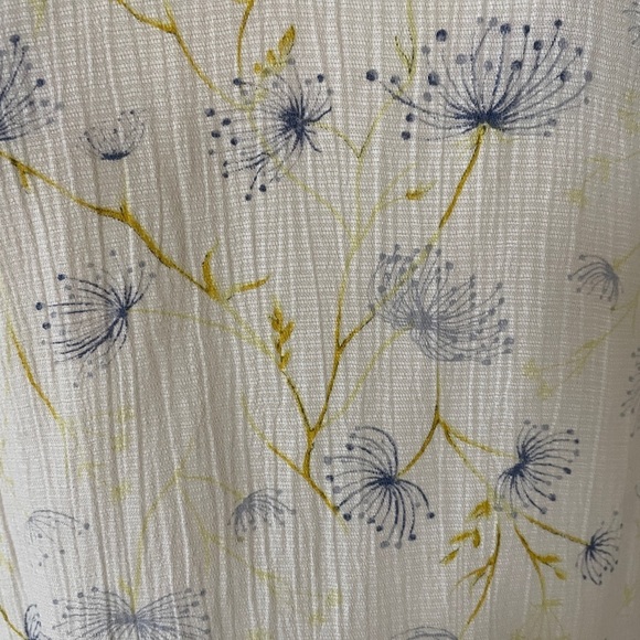 ANA A New Approach V-Neck Blouse – Size L | White & Blue Floral | Cap Sleeve - Picture 4 of 5